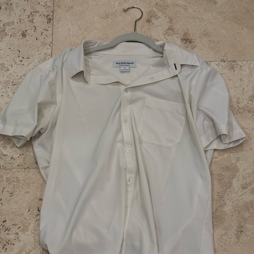 Mizzen+Main Creme/White Short-Sleeve Performance Dress Shirt